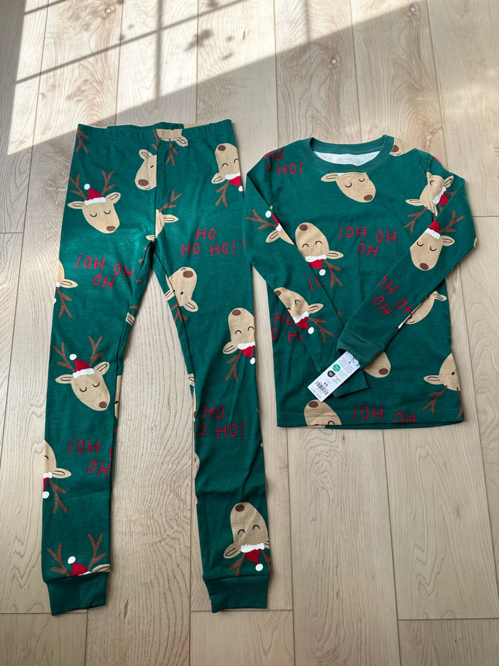 Carter’s Christmas pajamas size 8